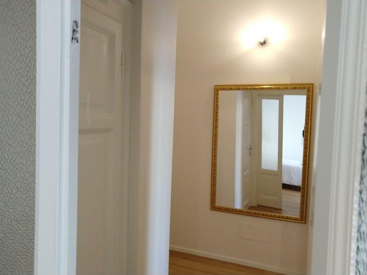 Appartamento Gray Design In Casa Epoca Isola Garibaldi *